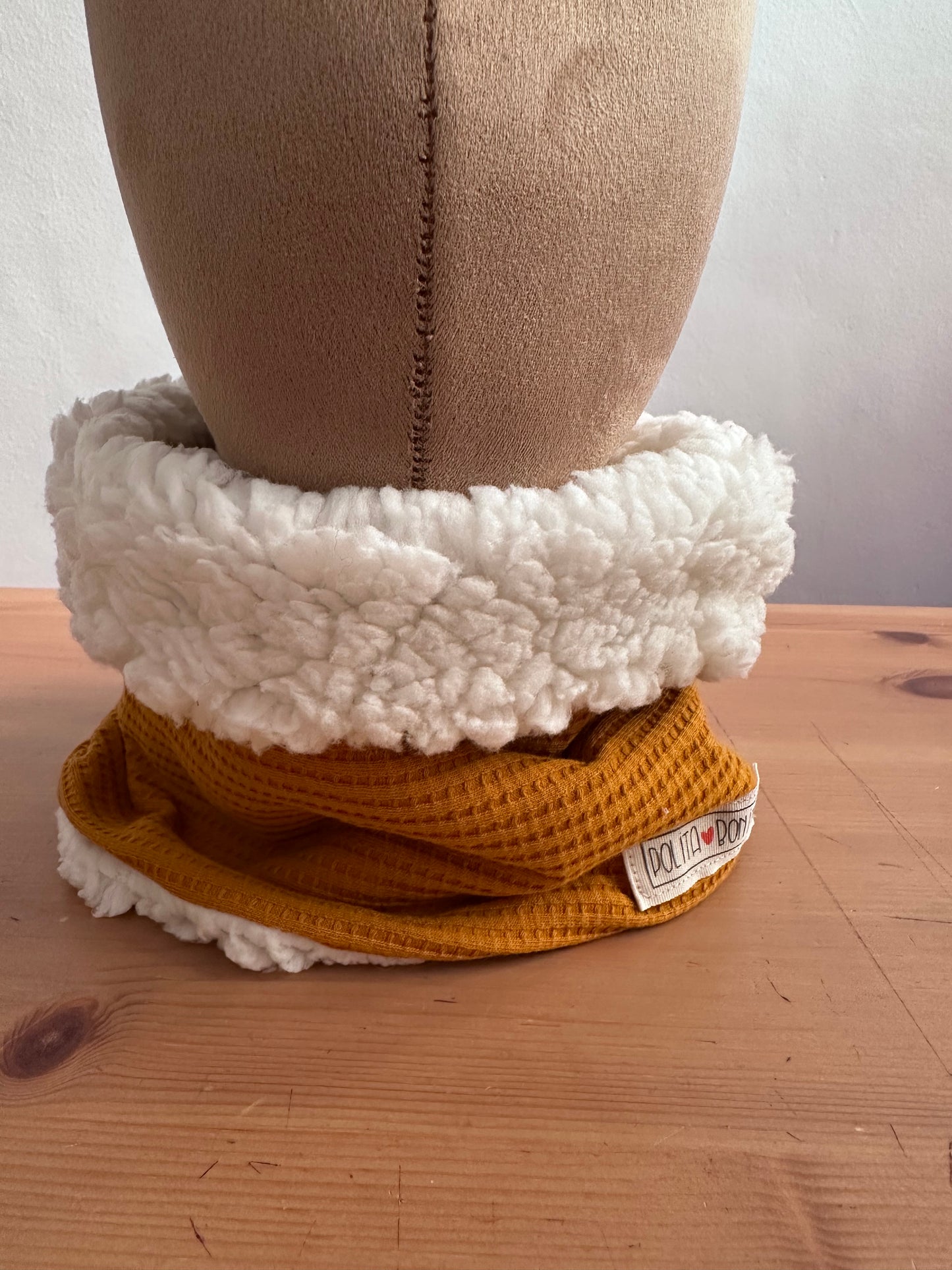 CUELLO FLU FLY INFANTIL “MOSTAZA”
