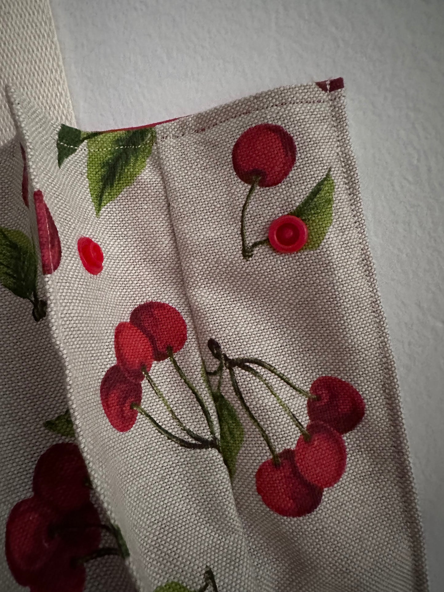 Bolso multiposición Kaixo “Cerezas” – Dulce, práctico y con alma artesanal