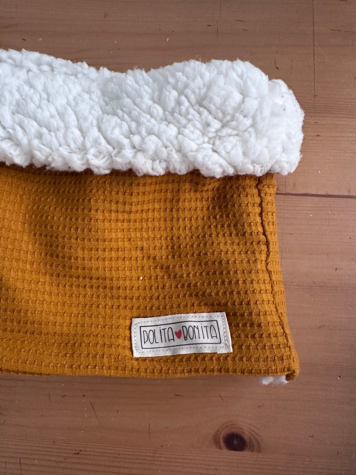 CUELLO FLU FLY INFANTIL “MOSTAZA”