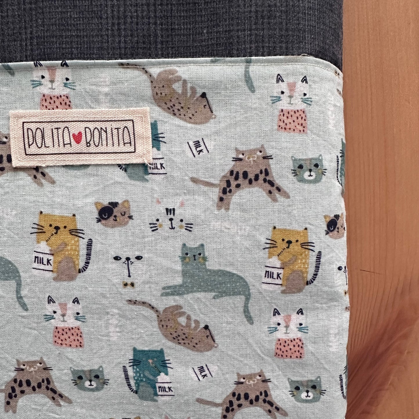 FUNDA LIBRO GRANDE/IPAD “LINDOS GATITOS”