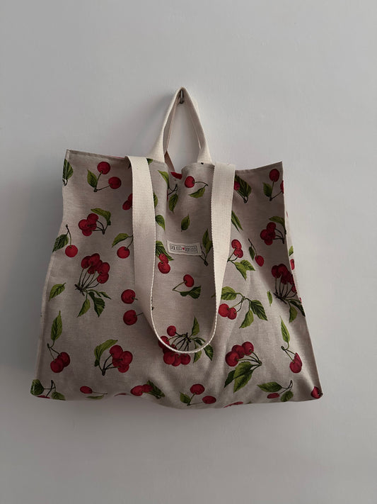 Bolso multiposición Kaixo “Cerezas” – Dulce, práctico y con alma artesanal