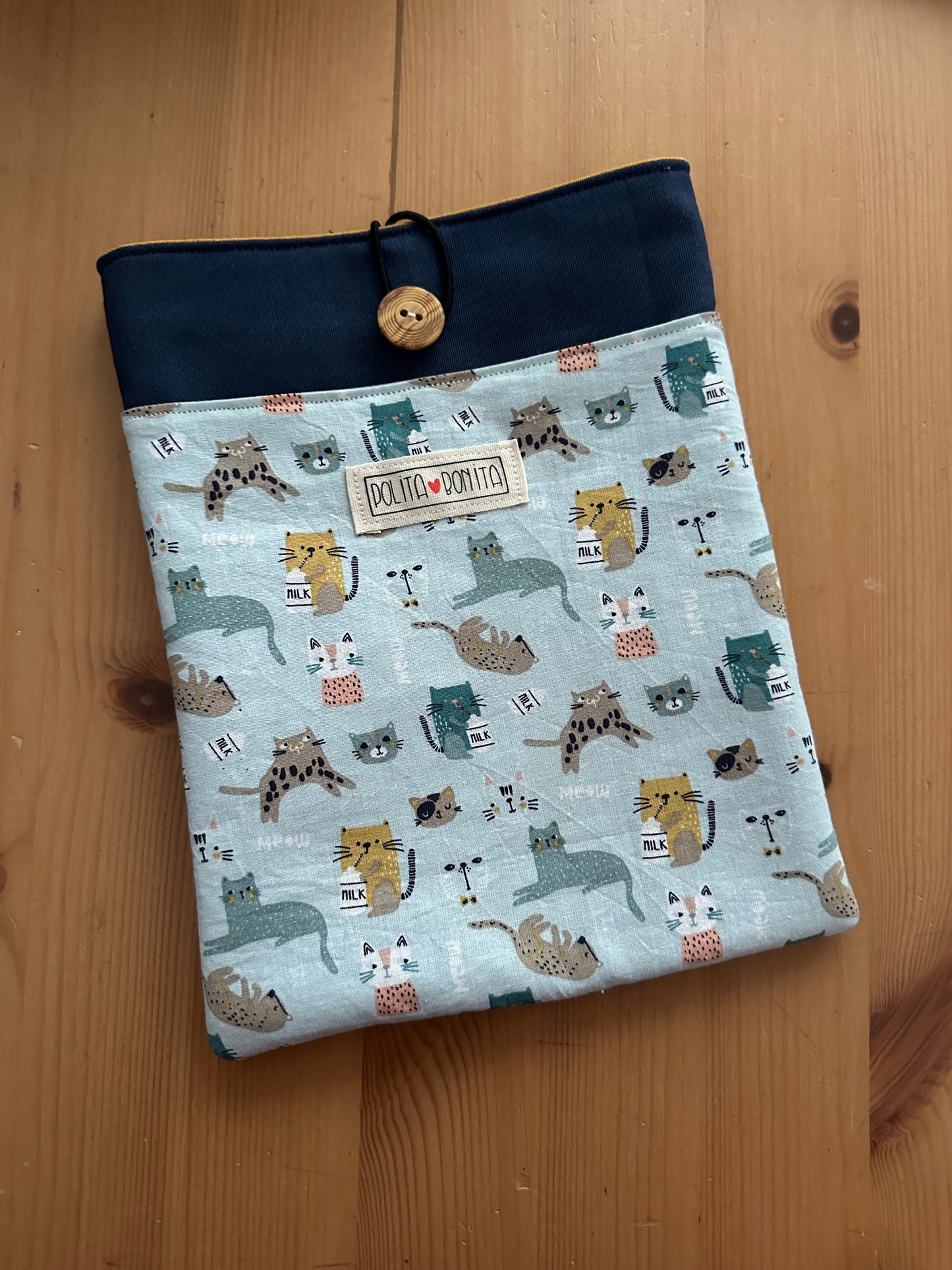 FUNDA LIBRO PEQUEÑO/EBOOK “LINDOS GATITOS”