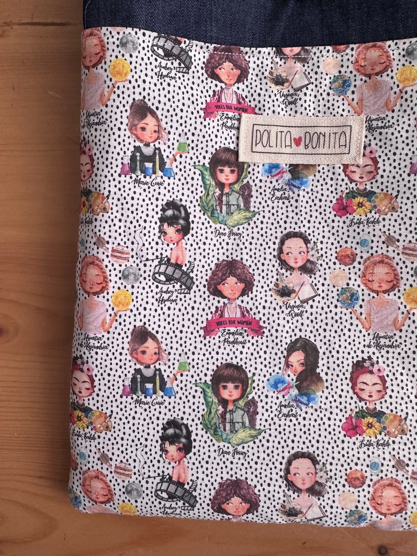 FUNDA LIBRO GRANDE/IPAD “MUJERES PIONERAS”