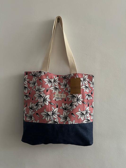 Tote “udaberria” surfer arrosa