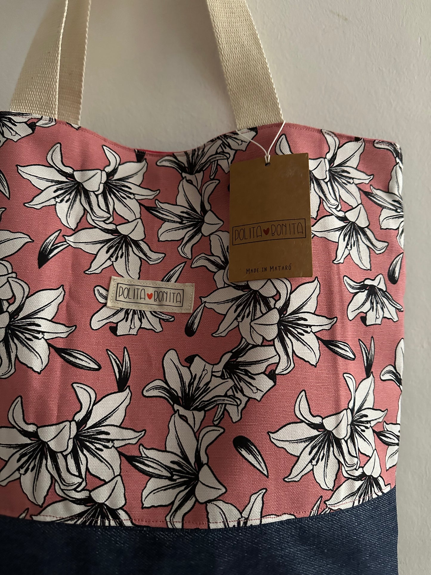 Tote “udaberria” surfer arrosa