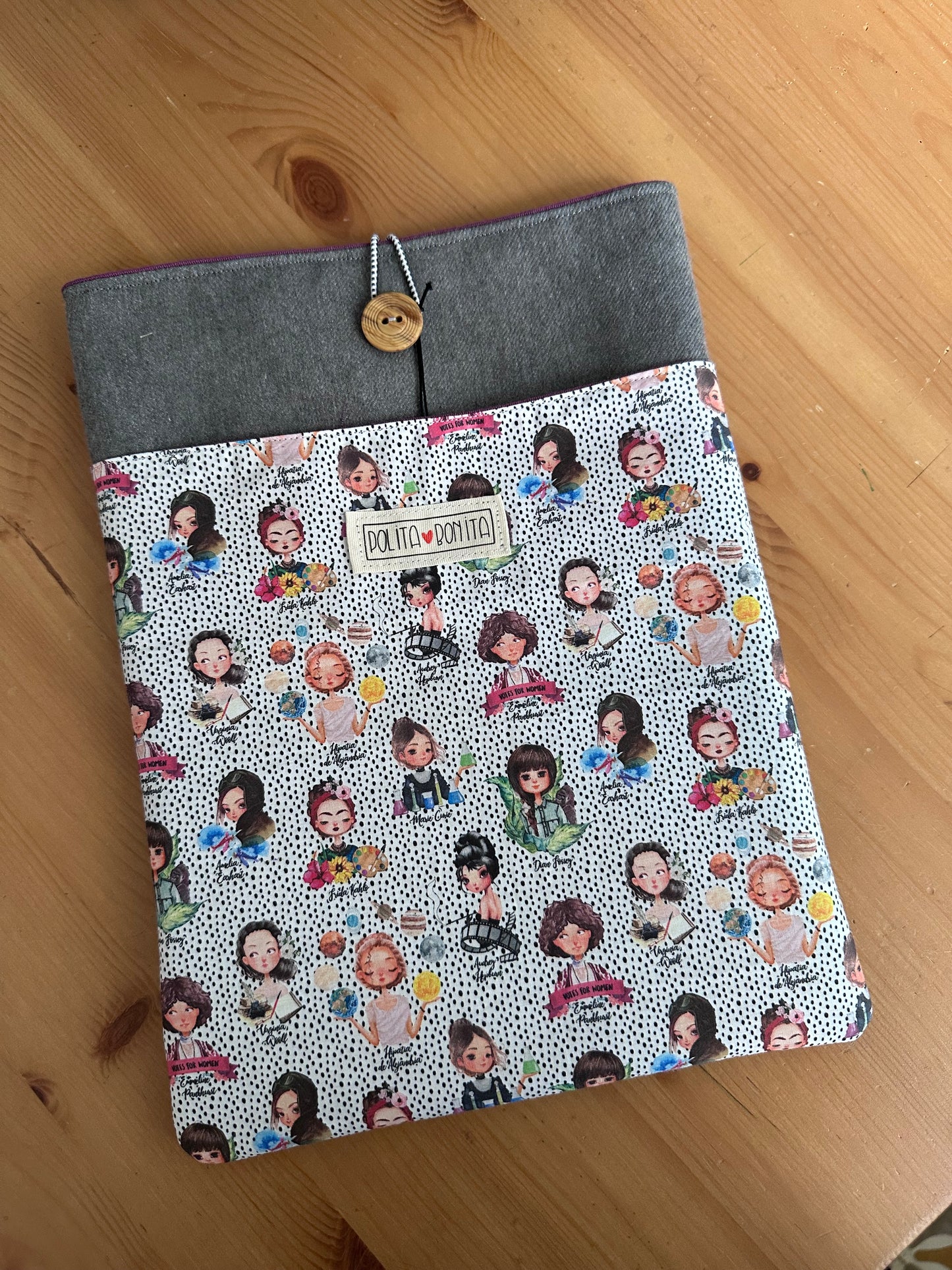 FUNDA LIBRO GRANDE/IPAD “MUJERES PIONERAS”