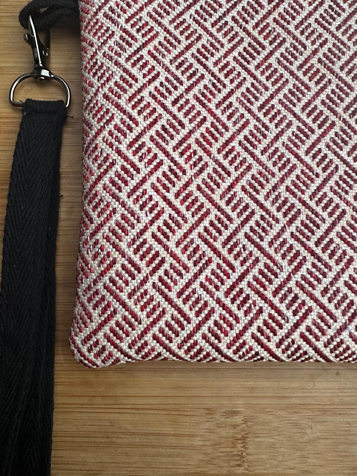 bolso de mano clutch "geometrik arrosazuria"